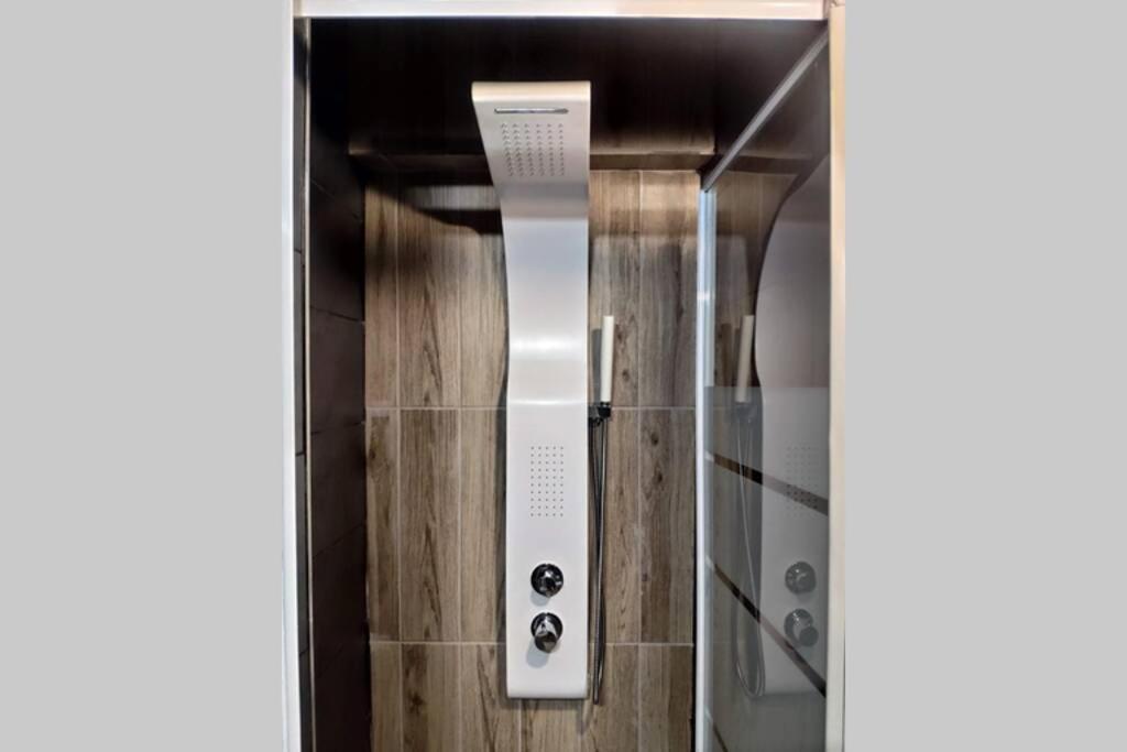 Deluxe Apartment By Prima Lodging テッサロニキ エクステリア 写真